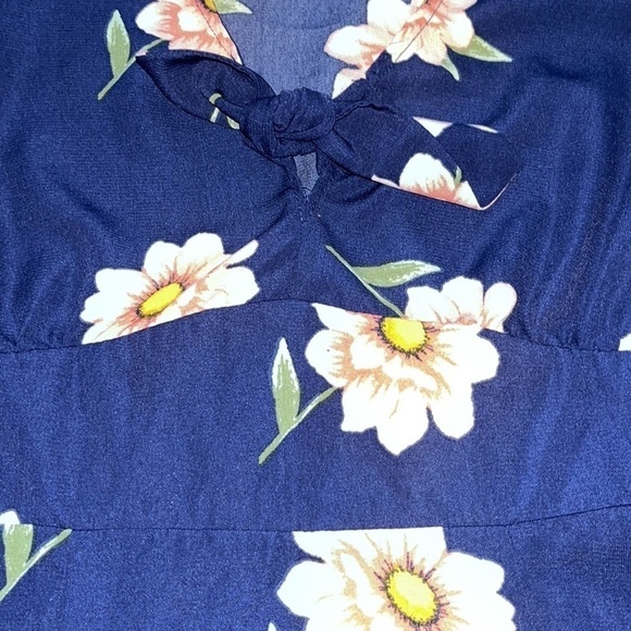 Altar’d State women’s navy blue and pink short sleeve floral dress Size Small - Picture 2 of 8